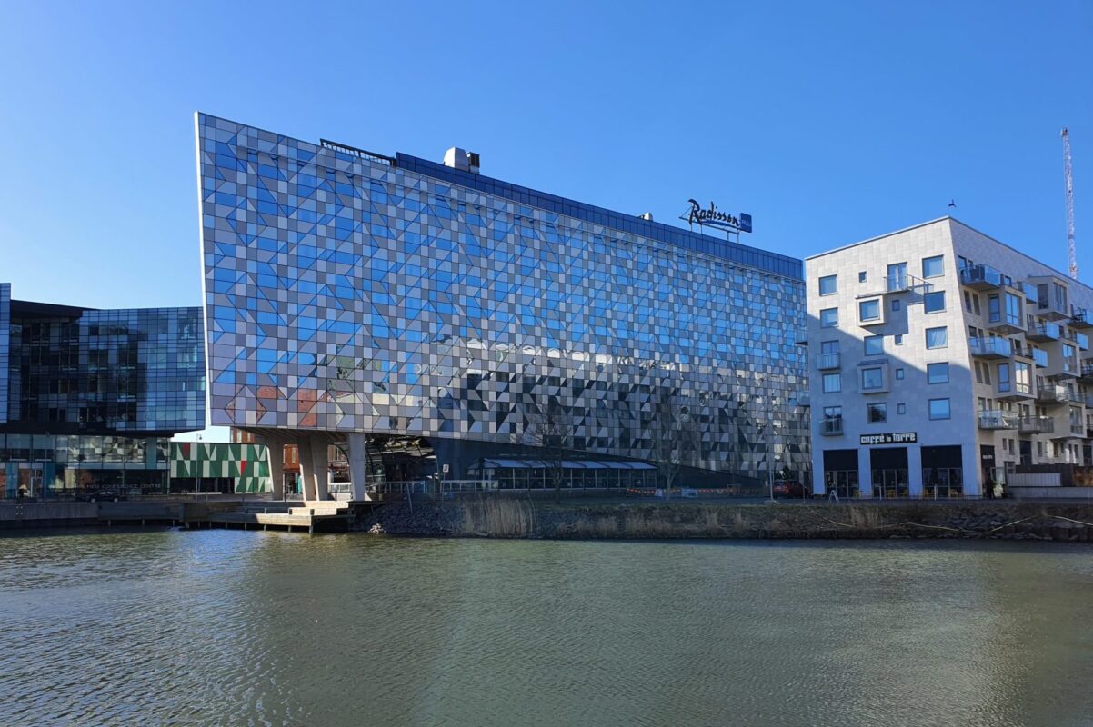 The Radisson Blu Scandinavia in Gothenburg, Sweden. Source: Wikimedia Commons https://commons.wikimedia.org/wiki/File:Hotel_in_Gothenburg_(Radisson_BLU).jpg